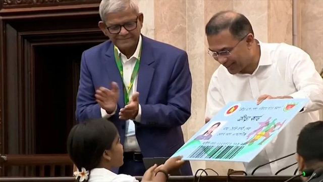 এবার বেতন পাবেন খেলোয়াড়রা: ১২৯ ক্রীড়াবিদকে কার্ড দিলেন প্রধানমন্ত্রী, লক্ষ্য ৫০০ জনের কর্মসংস্থান