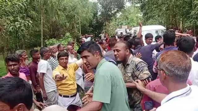 পরিবেশ উপদেষ্টা সৈয়দা রিজওয়ানা হাসানের গাড়িবহরে হামলা