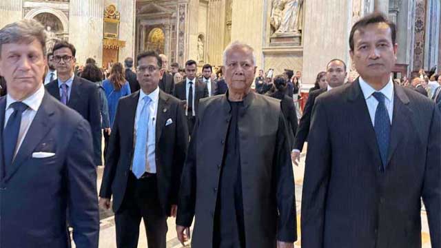 পোপ ফ্রান্সিসের মরদেহে প্রধান উপদেষ্টার শ্রদ্ধা