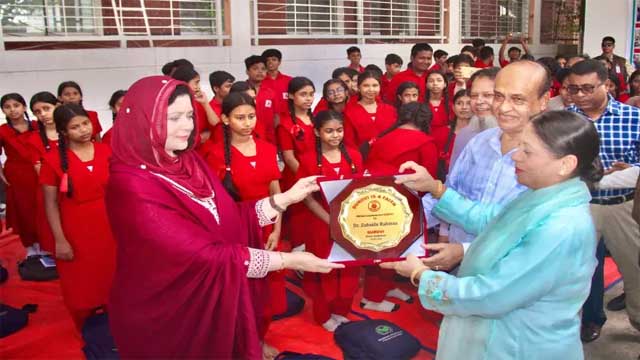 ধানমন্ডিতে ‘সুরভি’ পরিদর্শনে ডাঃ জুবাইদা রহমান