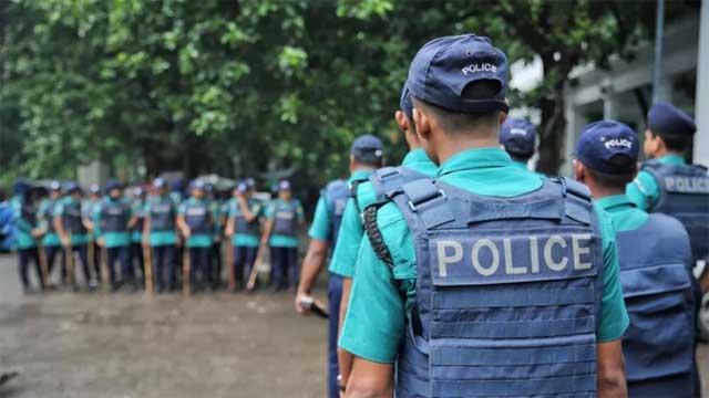 ঘুরে দাঁড়াচ্ছে, সক্রিয় হচ্ছে পুলিশ