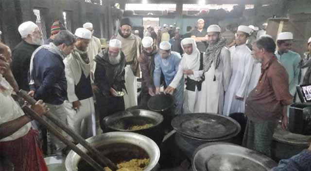 চট্টগ্রামে ১০ হাজার মাদ্রাসা শিক্ষার্থীকে আপ্যায়ন