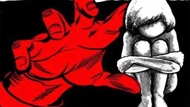 মেয়েকে ধর্ষণ বাবাকে হত্যা করে মেয়ের আত্মসমর্পণ