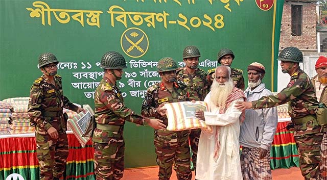 চাঁপাইনবাবগঞ্জে সেনাবাহিনীর উদ্যোগে কম্বল বিতরণ