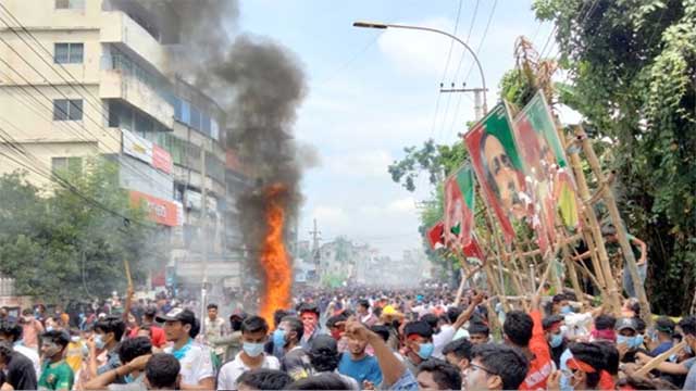 দিনাজপুরে হুইপ ও বিচারপতির বাড়িতে ভাঙচুর-আগুন