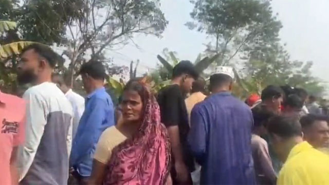 ট্রেনের নিচে ঝাঁপিয়ে দুই সন্তানসহ মায়ের আত্মহত্যা