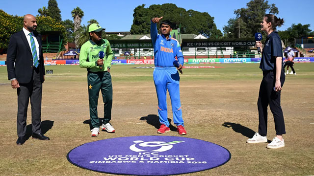 এবারও হাত না মেলানোর ‘লড়াই’ জিইয়ে রাখল ভারত-পাকিস্তান