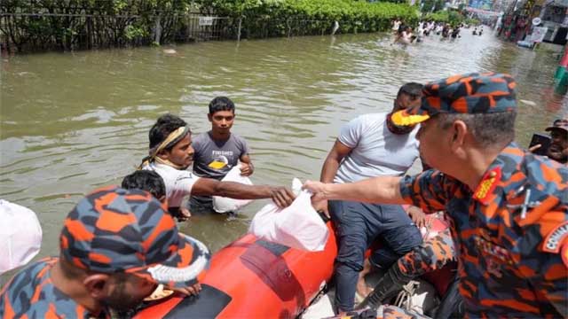 বন্যাদুর্গতের একদিনের বেতন অনুদান দেবে ফায়ার সার্ভিস