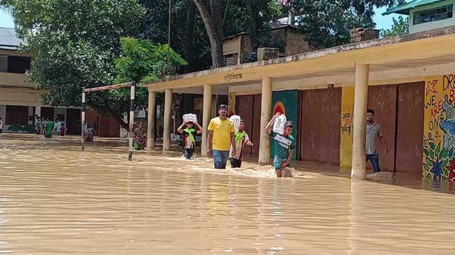 কমছে গোমতীর পানি, দুর্গত এলাকায় দুর্ভোগ বাড়ছে