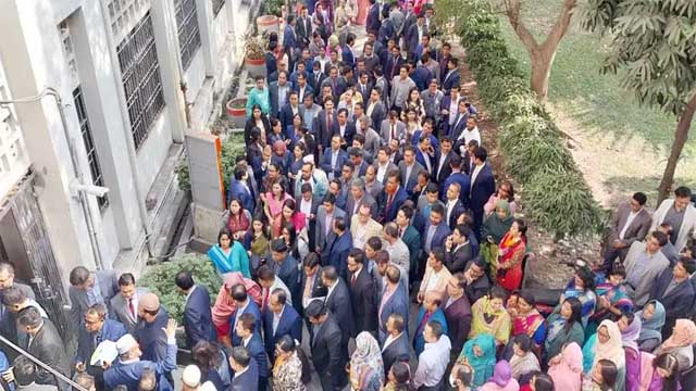 আন্দোলনে নামলেন ২৫ ক্যাডারের কর্মকর্তারা