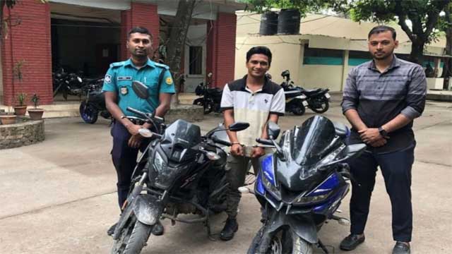 ঢাবিতে ছবি তোলার নামে বাইক নিয়ে পালালেন যুবক, বরিশালে ধরা