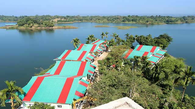 কাপ্তাই হ্রদের ‘দ্বীপে’ রিসোর্ট-কটেজ, টানছে পর্যটক