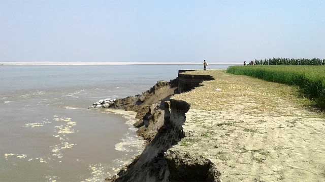 রাজশাহীতে পদ্মায় নৌকাডুবিতে নিখোঁজ ৪ জনের লাশ উদ্ধার