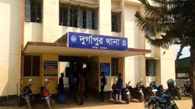 মেয়েকে উত্ত্যক্তের প্রতিবাদ করায় বাবাকে মেরে জখম