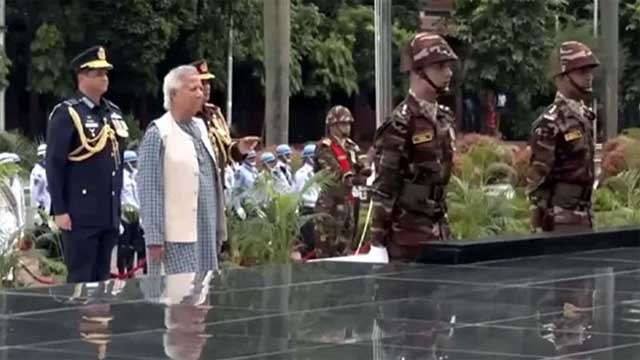 শিখা অনির্বাণে রাষ্ট্রপতি ও প্রধান উপদেষ্টার শ্রদ্ধা