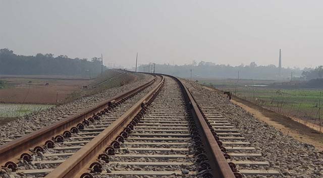 রাজধানীতে ট্রেনের ধাক্কায় নিহত ১