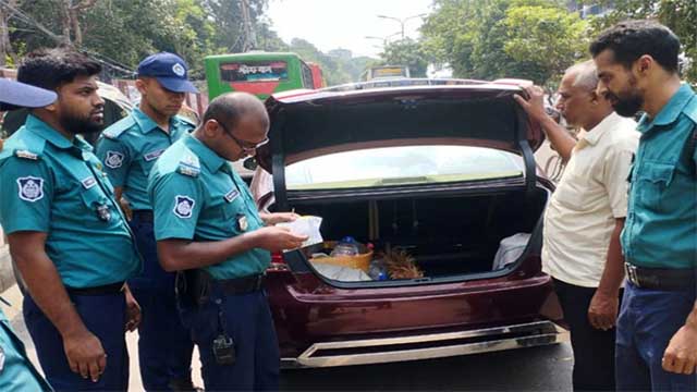 ট্রাফিক আইন লঙ্ঘনে রাজধানীতে একদিনে ১৬২০ মামলা