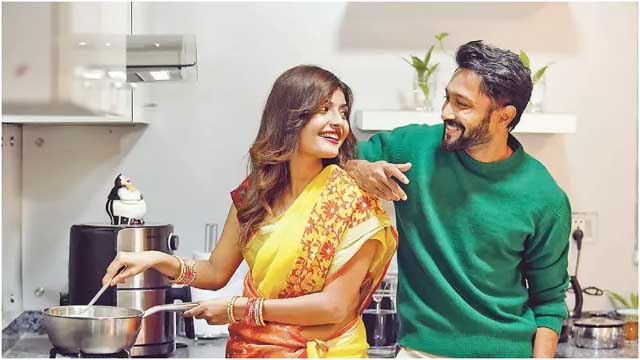 দাম্পত্য জীবন সুন্দর রাখতে চান? নিয়মিত চর্চা করুন এই ৮টি সহজ অভ্যাস