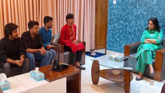 পলিথিনের বিকল্প হিসেবে কাপড় ও পাটের ব্যাগ ব্যবহারের অভ্যাস গড়ে তুলতে হবে